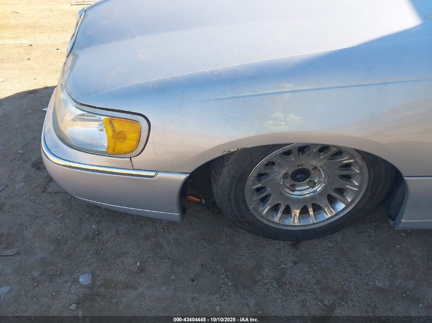 2001 Lincoln Town Car Cartier VIN: 1LNHM83W91Y690738 Lot: 43404445