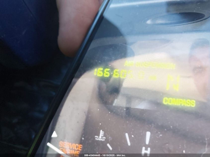 2001 Lincoln Town Car Cartier VIN: 1LNHM83W91Y690738 Lot: 43404445