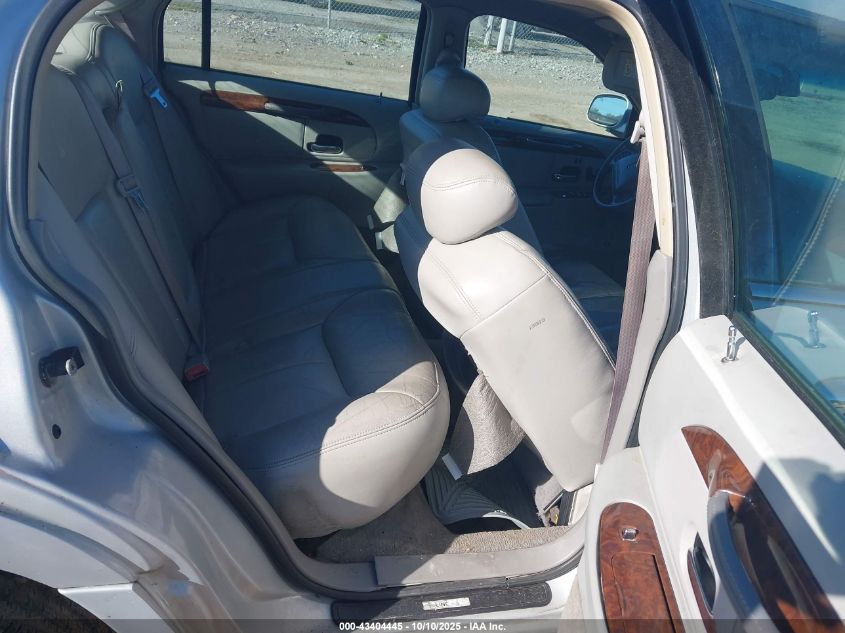 2001 Lincoln Town Car Cartier VIN: 1LNHM83W91Y690738 Lot: 43404445