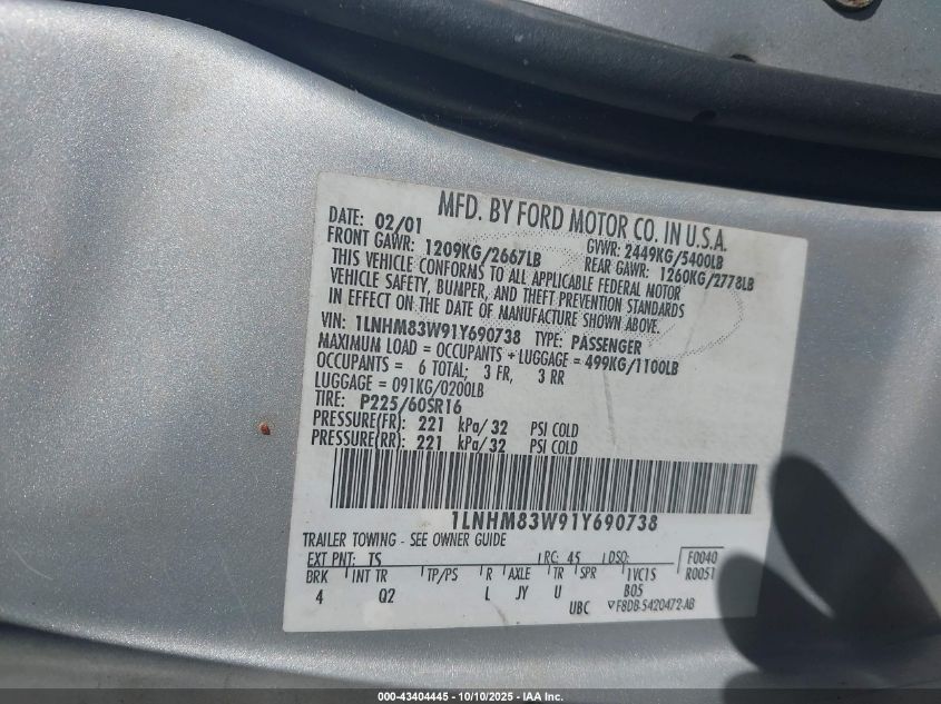 2001 Lincoln Town Car Cartier VIN: 1LNHM83W91Y690738 Lot: 43404445