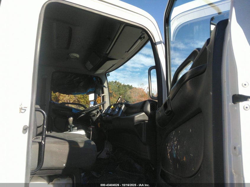5PVNJ8JVXH4S63631 2017   photo no. 5