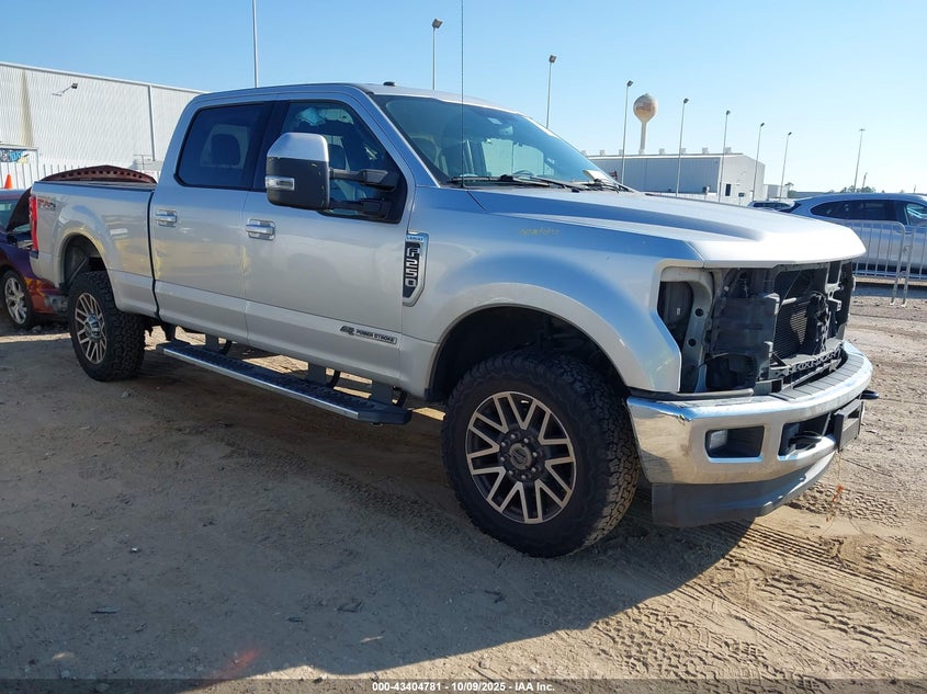 FORD F-250 LARIAT