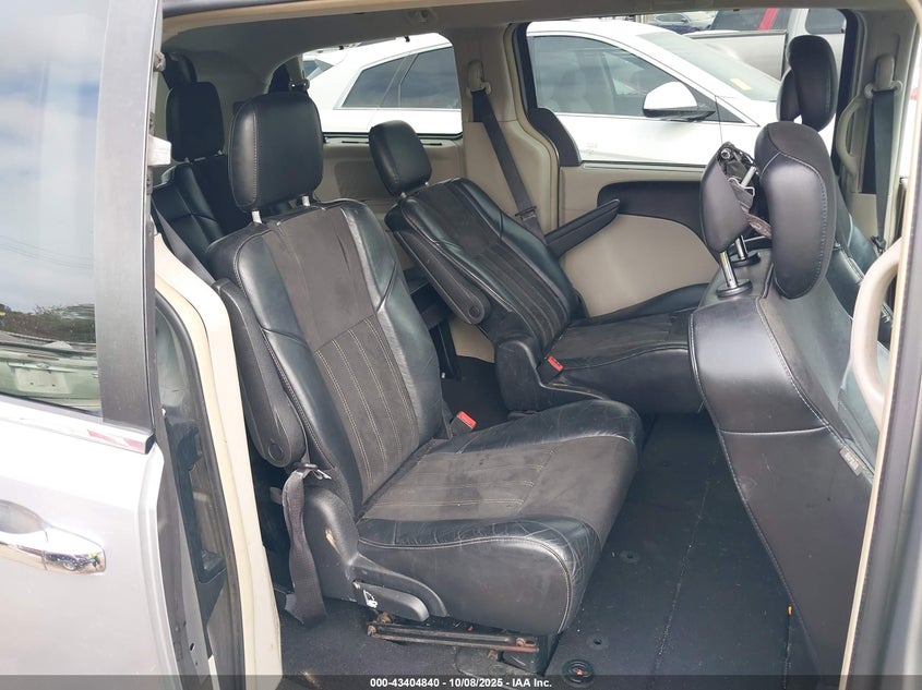 2016 Chrysler Town & Country Limited VIN: 2C4RC1JG6GR174705 Lot: 43404840