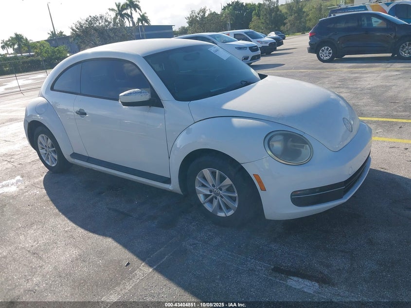 2014 VOLKSWAGEN BEETLE 2.5L ENTRY - 3VWFP7AT0EM625359