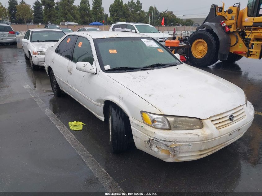 1998 Toyota Camry Le VIN: JT2BG22K3W0208583 Lot: 43404916