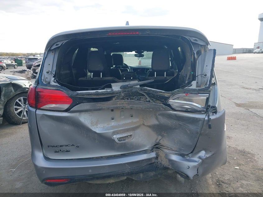 2018 Chrysler Pacifica Touring-L Plus VIN: 2C4RC1EG1JR305718 Lot: 43404959