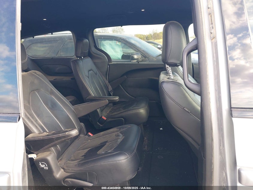 2018 Chrysler Pacifica Touring-L Plus VIN: 2C4RC1EG1JR305718 Lot: 43404959