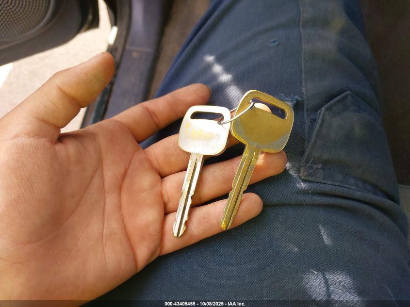 2000 Toyota Tacoma Base V6 VIN: 4TAWN72NXYZ612304 Lot: 43405455