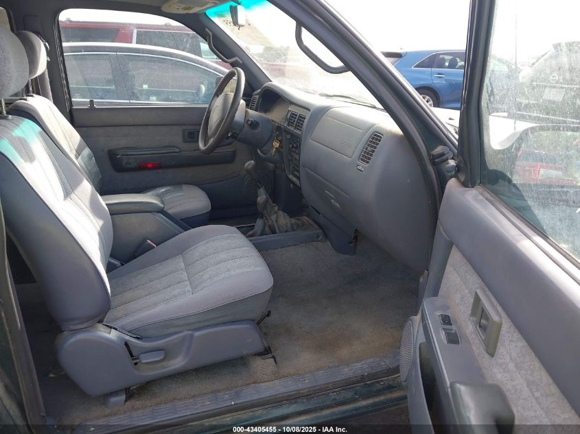 2000 Toyota Tacoma Base V6 VIN: 4TAWN72NXYZ612304 Lot: 43405455