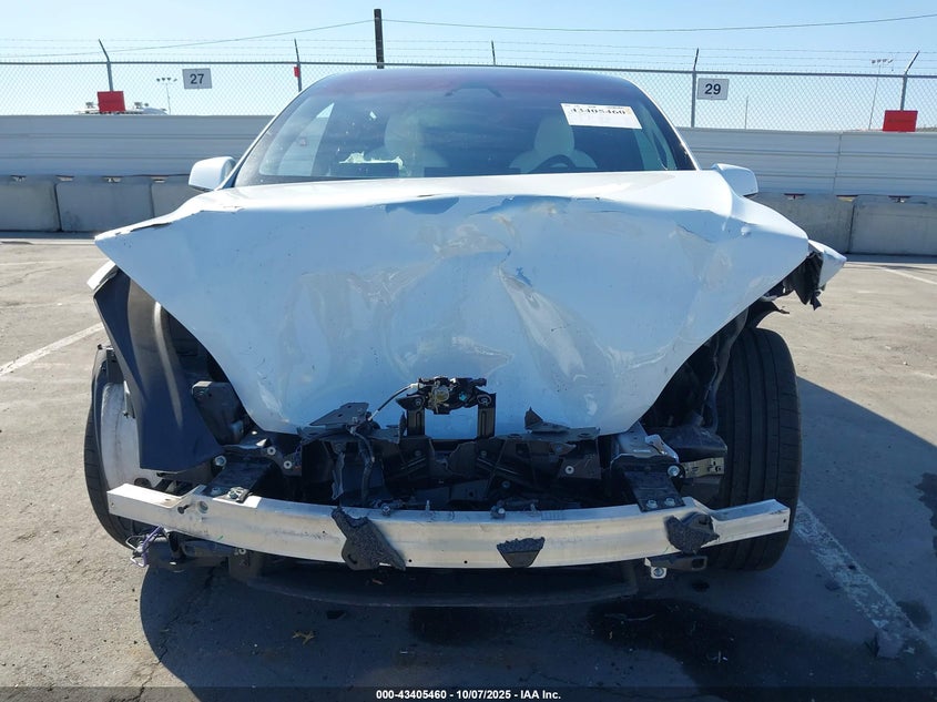 2022 Tesla Model X Plaid Tri Motor All-Wheel Drive VIN: 7SAXCBE68NF332875 Lot: 43405460