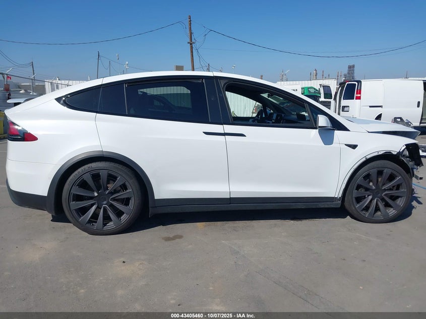 2022 Tesla Model X Plaid Tri Motor All-Wheel Drive VIN: 7SAXCBE68NF332875 Lot: 43405460