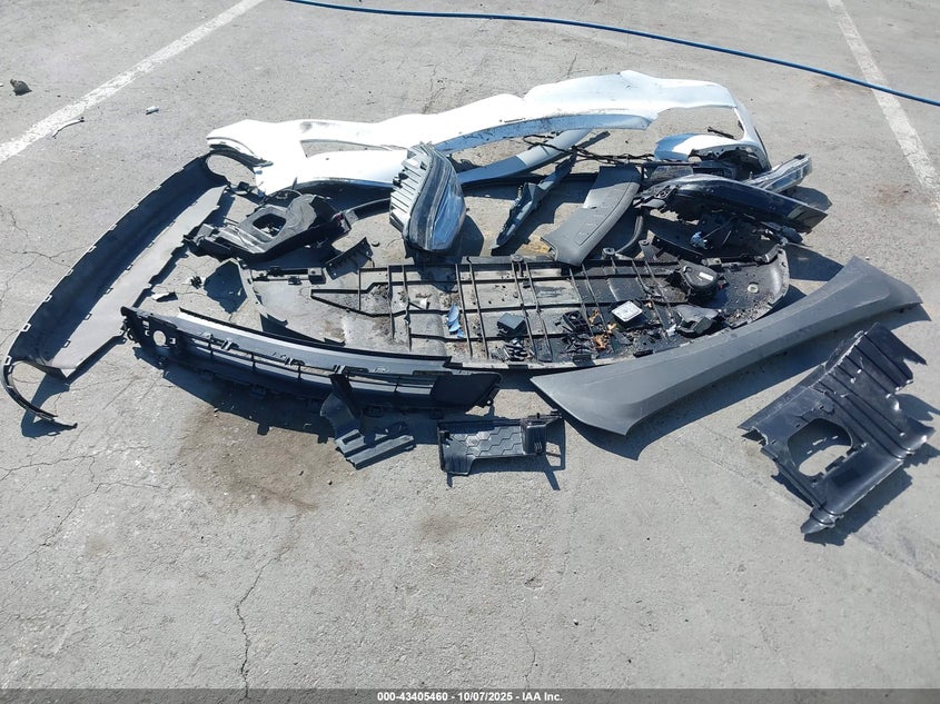 2022 Tesla Model X Plaid Tri Motor All-Wheel Drive VIN: 7SAXCBE68NF332875 Lot: 43405460