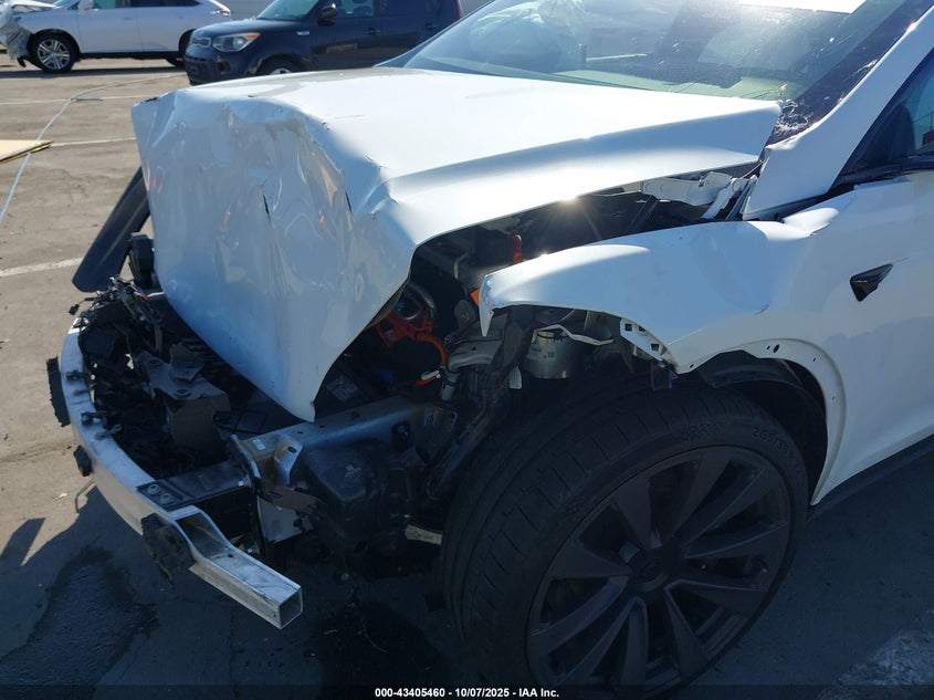 2022 Tesla Model X Plaid Tri Motor All-Wheel Drive VIN: 7SAXCBE68NF332875 Lot: 43405460