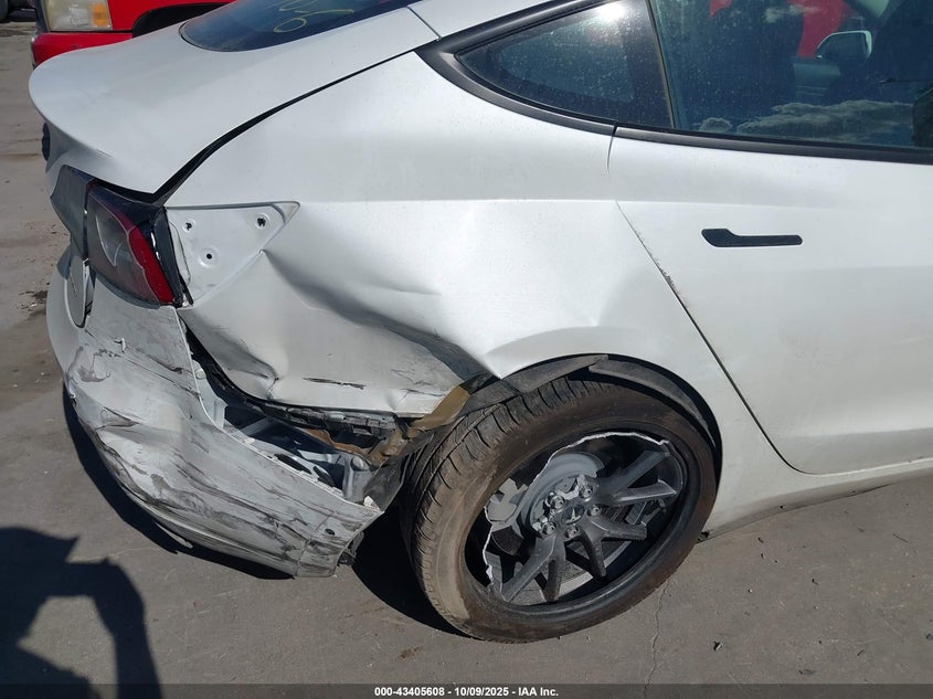 2021 Tesla Model 3 Long Range Dual Motor All-Wheel Drive VIN: 5YJ3E1EB2MF872377 Lot: 43405608