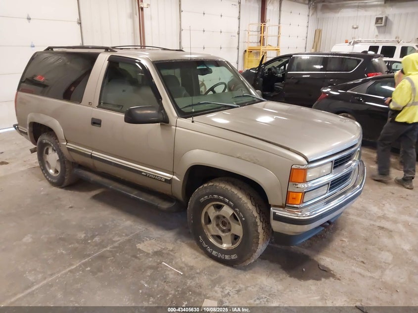 3GNEK18R0XG105787 1999 Chevrolet Tahoe auction photo 1