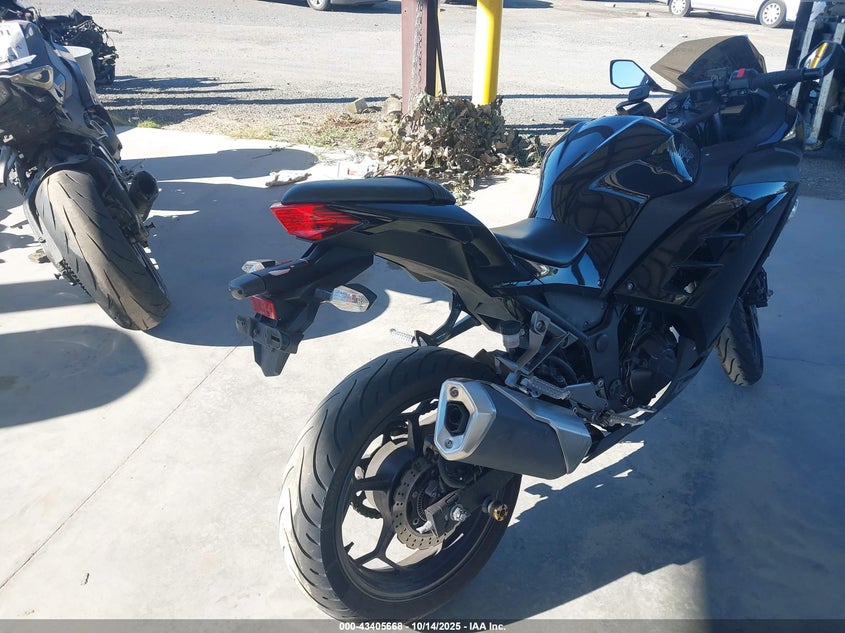 JKAEX8B14EA002092 2014 KAWASAKI NINJA photo no. 4