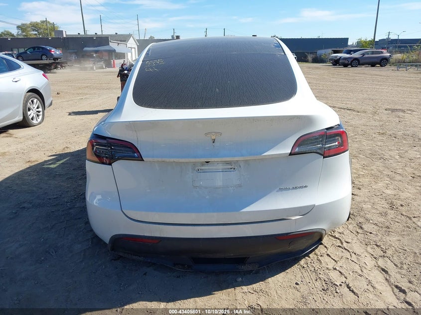 2024 Tesla Model Y Long Range Dual Motor All-Wheel Drive VIN: 7SAYGDEE0RF027744 Lot: 43405801