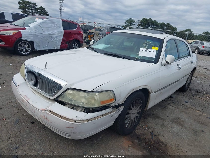 2005 Lincoln Town Car Signature Limited VIN: 1LNHM82W55Y643908 Lot: 43406048
