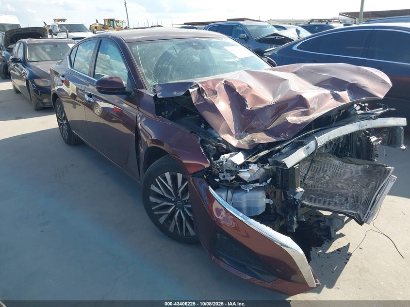 NISSAN ALTIMA SV FWD