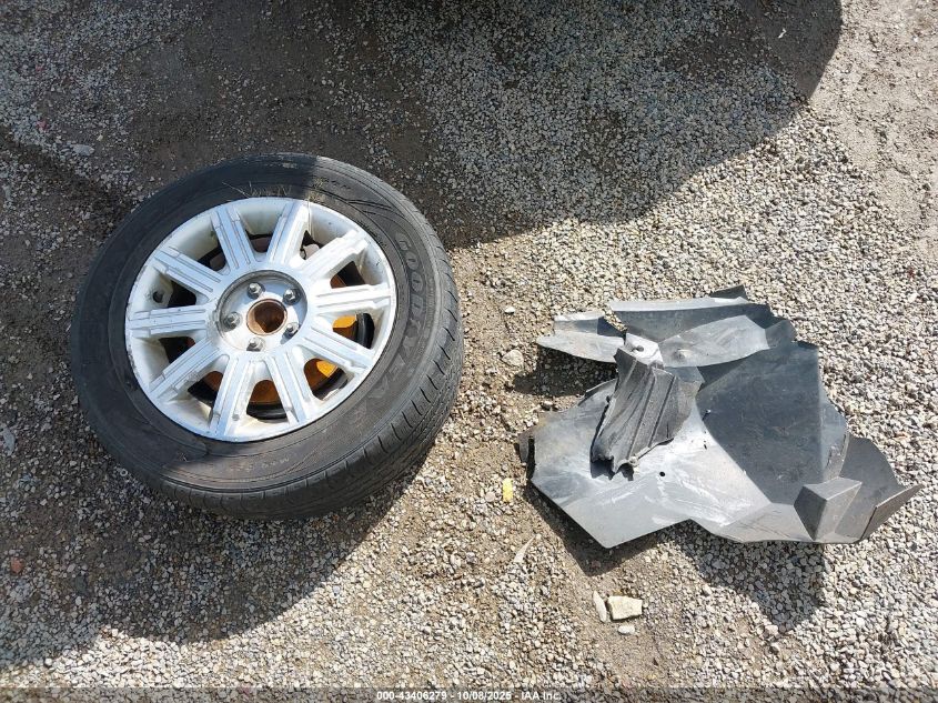 2006 Lincoln Town Car Signature Limited VIN: 1LNHM82V06Y647745 Lot: 43406279