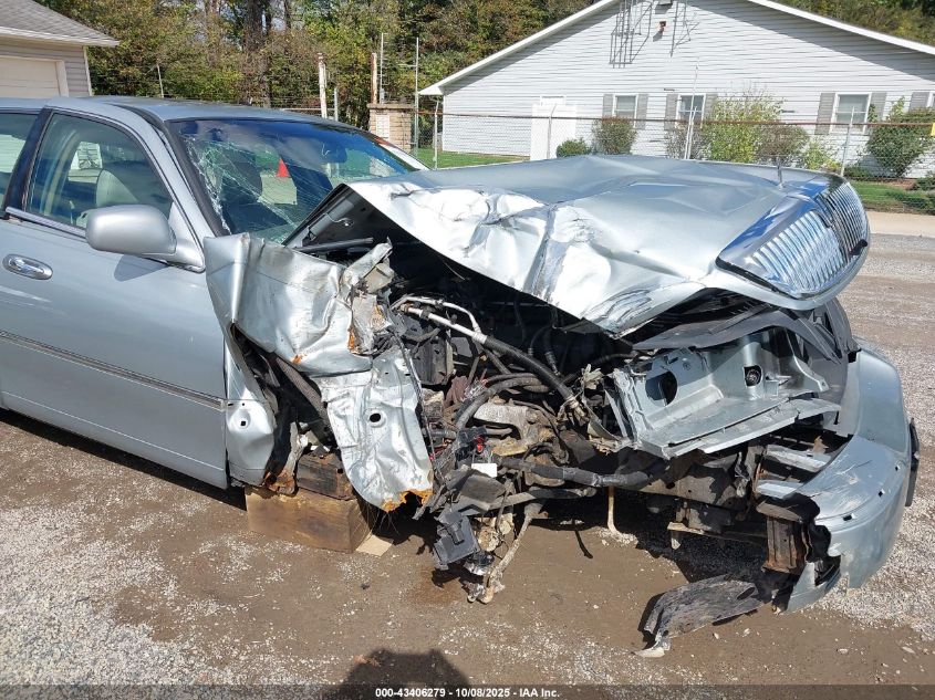 2006 Lincoln Town Car Signature Limited VIN: 1LNHM82V06Y647745 Lot: 43406279