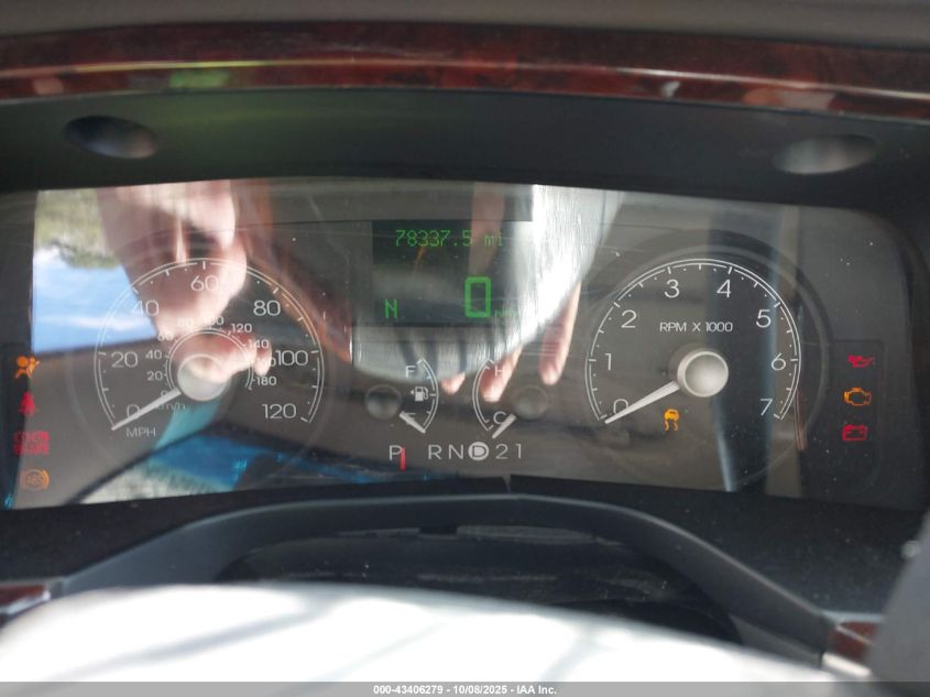 2006 Lincoln Town Car Signature Limited VIN: 1LNHM82V06Y647745 Lot: 43406279