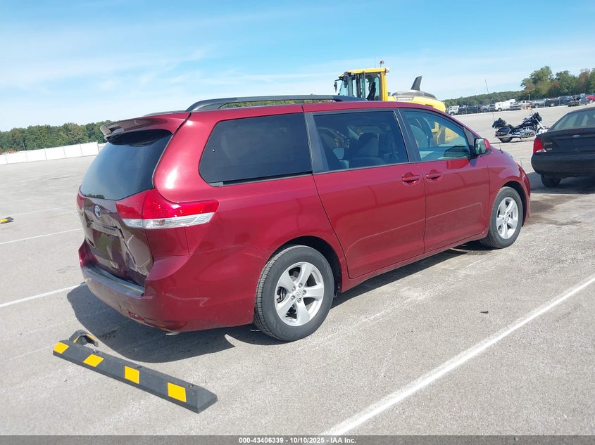 5TDKK3DC8ES522775 2014 TOYOTA SIENNA photo no. 4