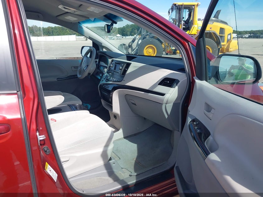 5TDKK3DC8ES522775 2014 TOYOTA SIENNA photo no. 5
