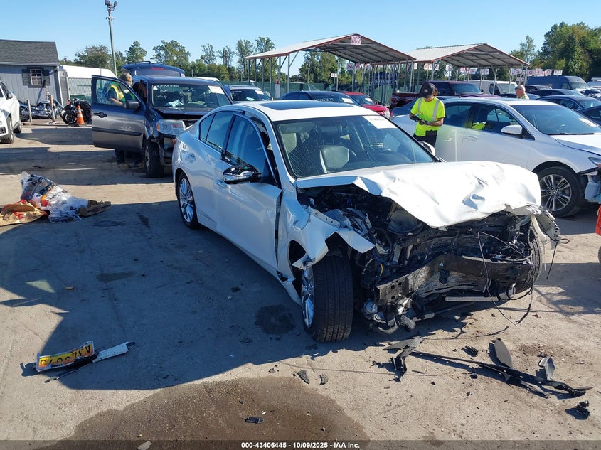INFINITI Q50 LUXE AWD