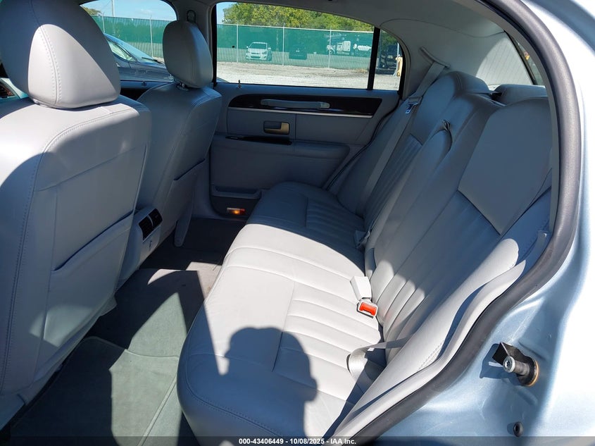 2006 Lincoln Town Car Signature VIN: 1LNHM81V66Y638243 Lot: 43406449