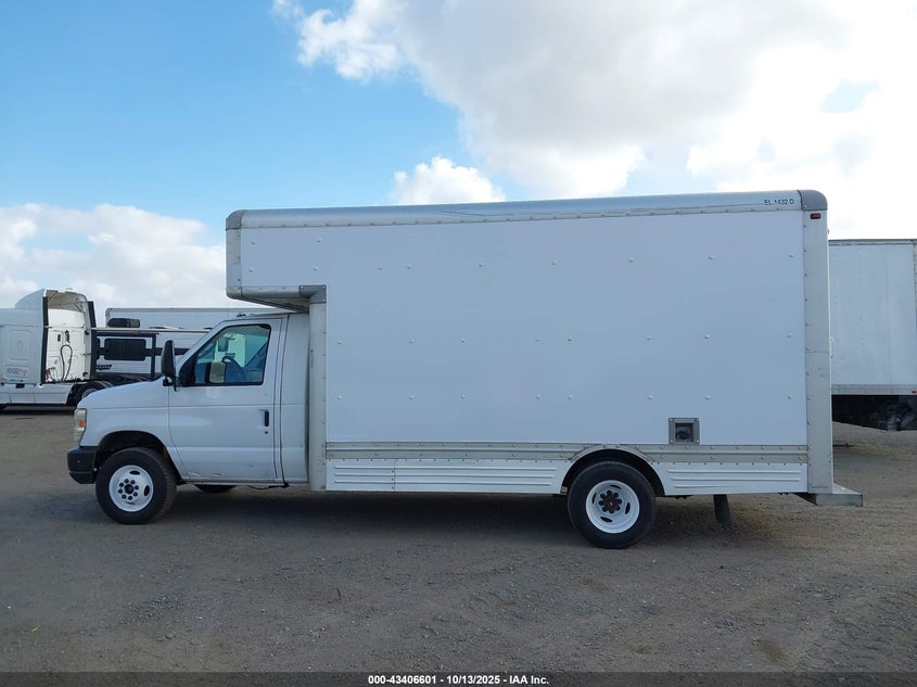 2010 Ford E-450 Cutaway VIN: 1FDXE4FS5ADA17169 Lot: 43406601