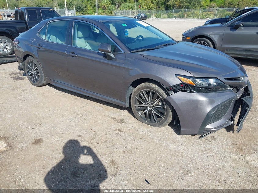 TOYOTA CAMRY HYBRID SE HYBRID