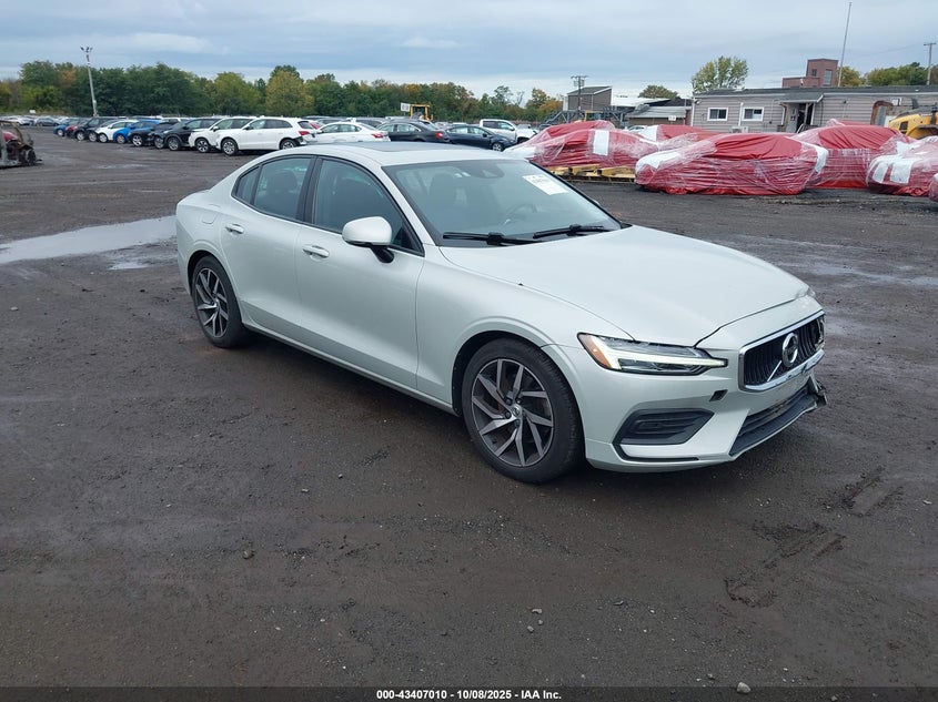 VOLVO S60 T5 MOMENTUM