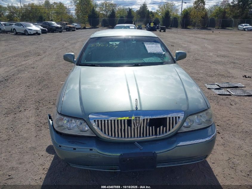 2004 Lincoln Town Car Signature VIN: 1LNHM81WX4Y604473 Lot: 43407059