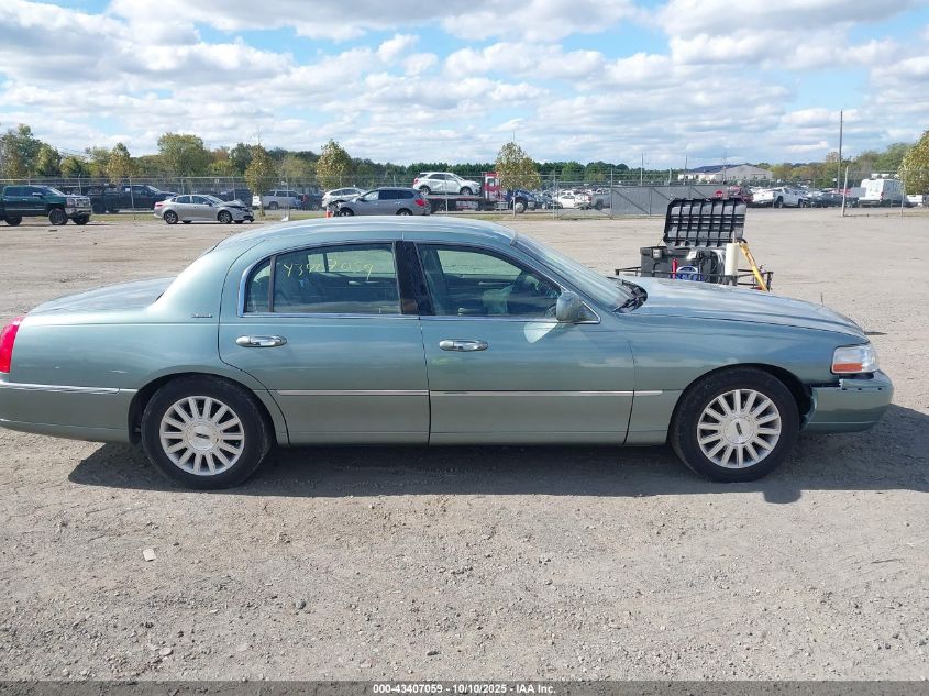 2004 Lincoln Town Car Signature VIN: 1LNHM81WX4Y604473 Lot: 43407059