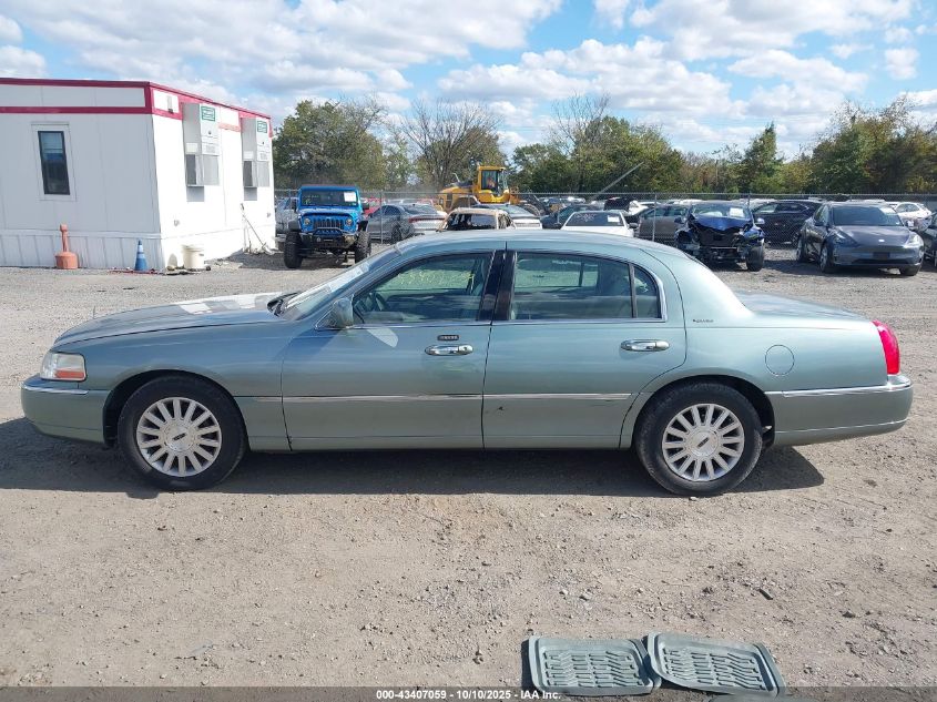 2004 Lincoln Town Car Signature VIN: 1LNHM81WX4Y604473 Lot: 43407059