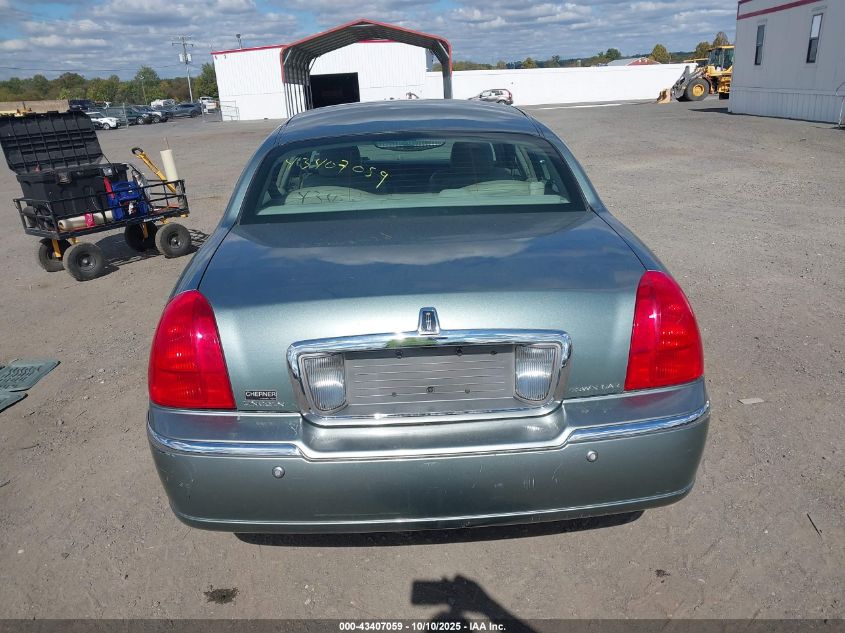 2004 Lincoln Town Car Signature VIN: 1LNHM81WX4Y604473 Lot: 43407059