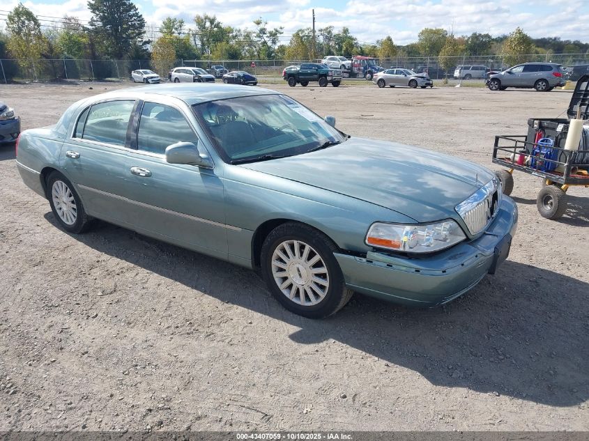 2004 Lincoln Town Car Signature