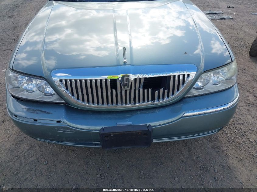 2004 Lincoln Town Car Signature VIN: 1LNHM81WX4Y604473 Lot: 43407059