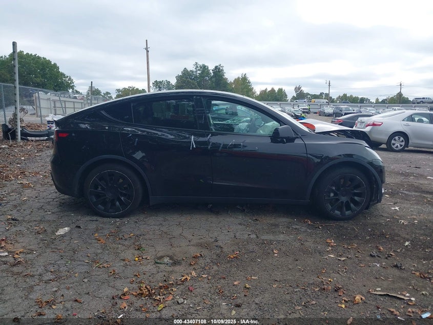 2021 Tesla Model Y Standard Range Rear-Wheel Drive VIN: 5YJYGDED4MF126113 Lot: 43407108