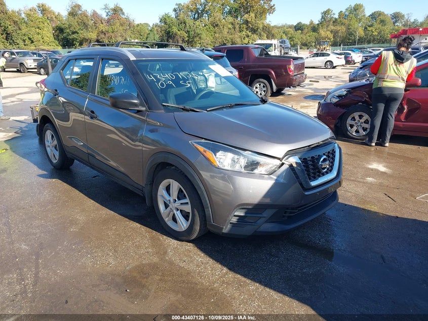 NISSAN KICKS S