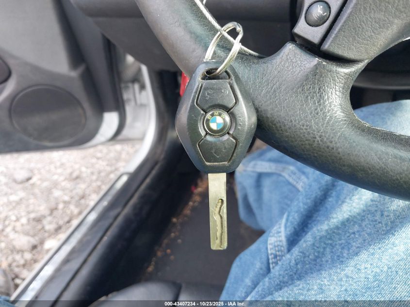 2005 BMW 325It VIN: WBAEN33405EZ15736 Lot: 43407234