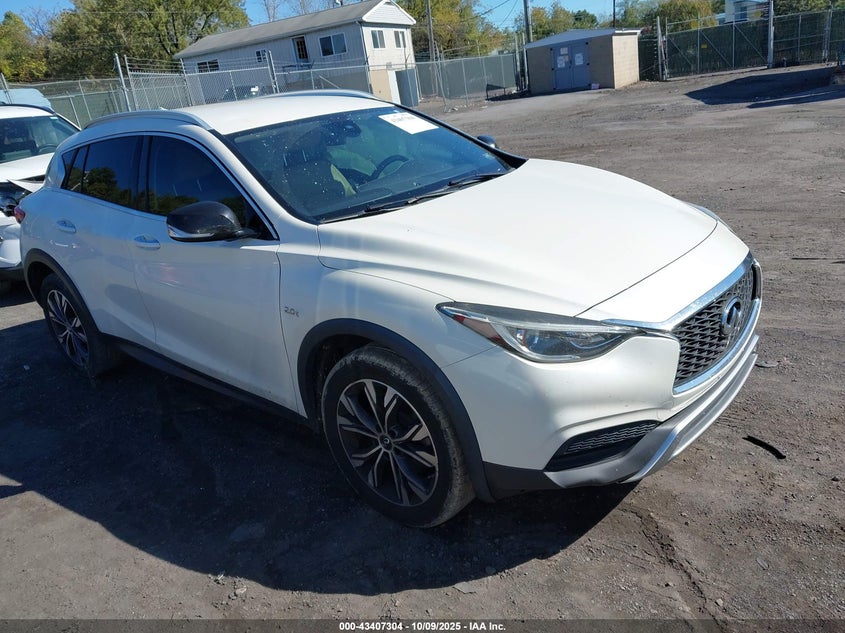 INFINITI QX30 LUXURY