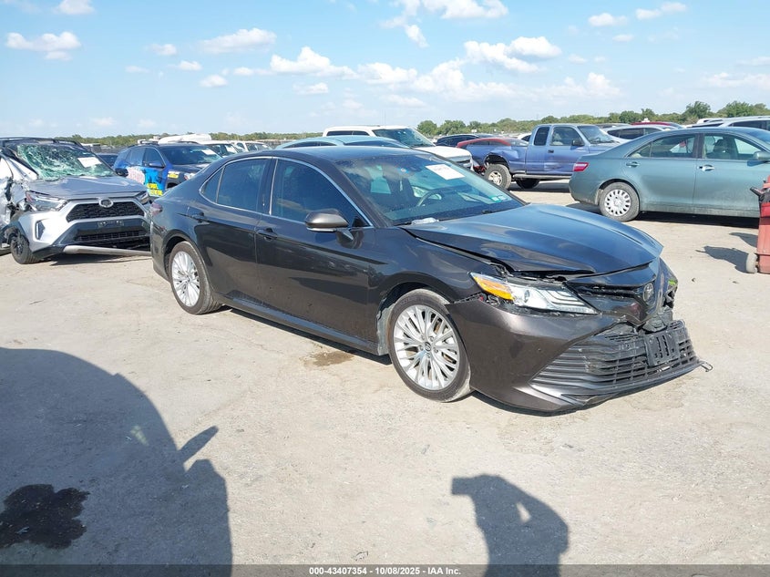 TOYOTA CAMRY XLE