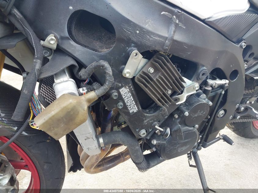 2017 Suzuki Gsx-R750 VIN: JS1GR7MAXH2101766 Lot: 43407358