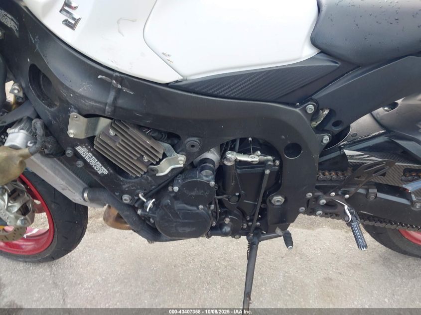 2017 Suzuki Gsx-R750 VIN: JS1GR7MAXH2101766 Lot: 43407358