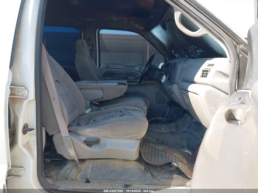 1FTSW31F51EA25587 2001 FORD F350 photo no. 5
