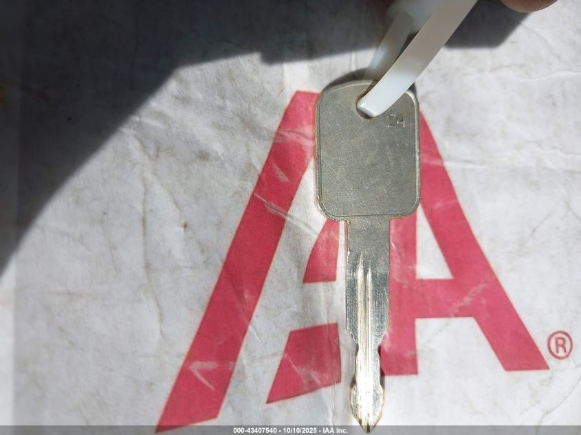 2000 Ford F-250 Lariat/Xl/Xlt VIN: 1FTNW20L7YEC88950 Lot: 43407540