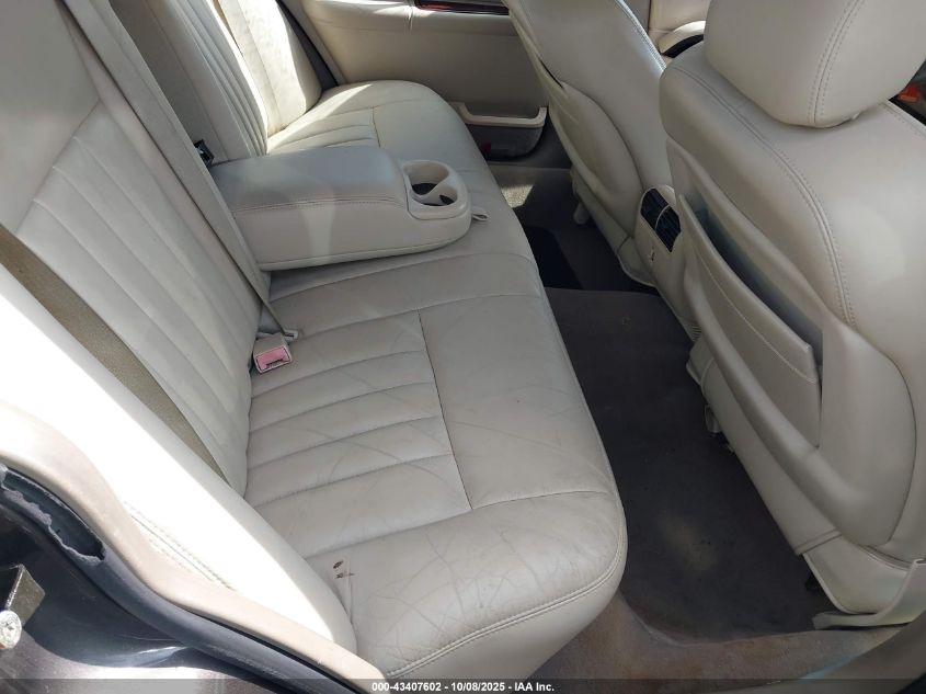 2005 Lincoln Town Car Signature VIN: 1LNHM81WX5Y669910 Lot: 43407602