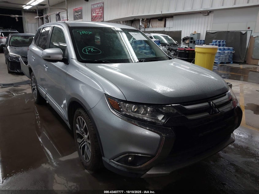 MITSUBISHI OUTLANDER SE